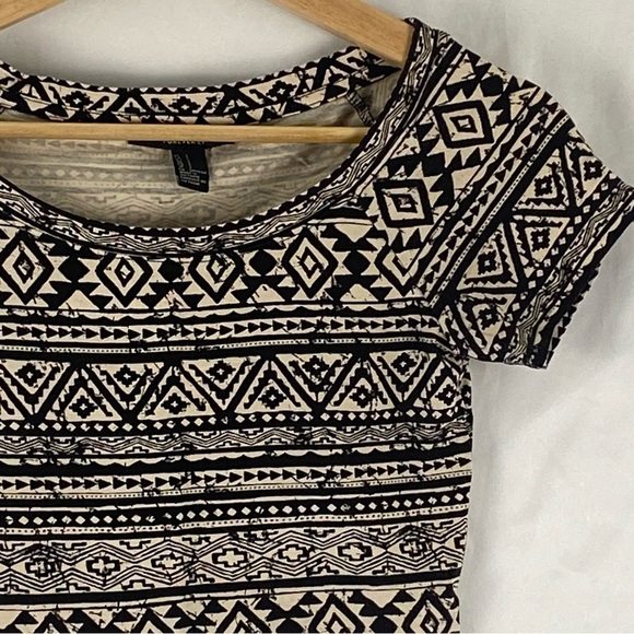 Forever 21 Women’s T-Shirt Crop Top Aztec Blouse Size Small - Picture 12 of 15